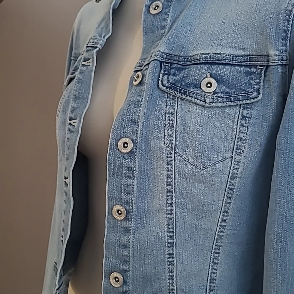 Cropped Jean Jacket - Picture 6 of 7